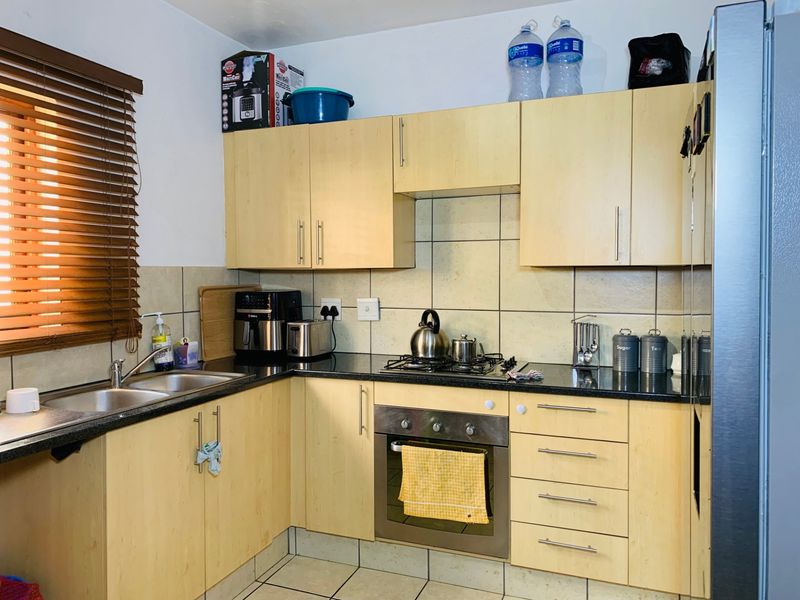 3 bedroom, 2 Bathroom For Sale in Theresapark, Akasia - Photo 2