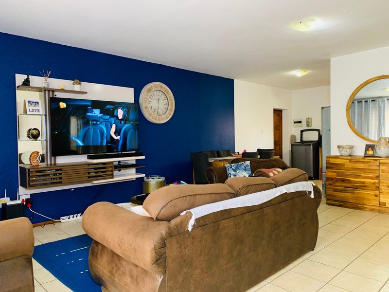3 bedroom, 2 Bathroom For Sale in Theresapark, Akasia - Photo 10