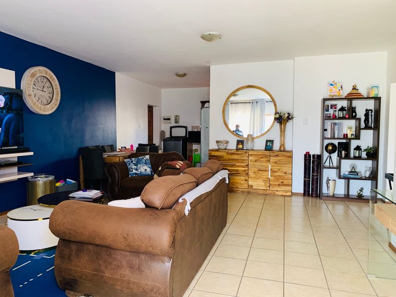 3 bedroom, 2 Bathroom For Sale in Theresapark, Akasia - Photo 9