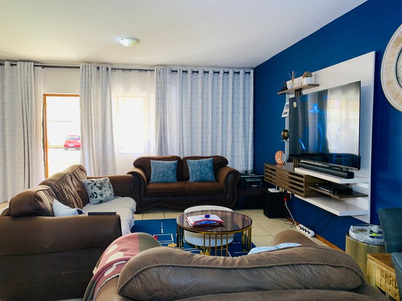 3 bedroom, 2 Bathroom For Sale in Theresapark, Akasia - Photo 8