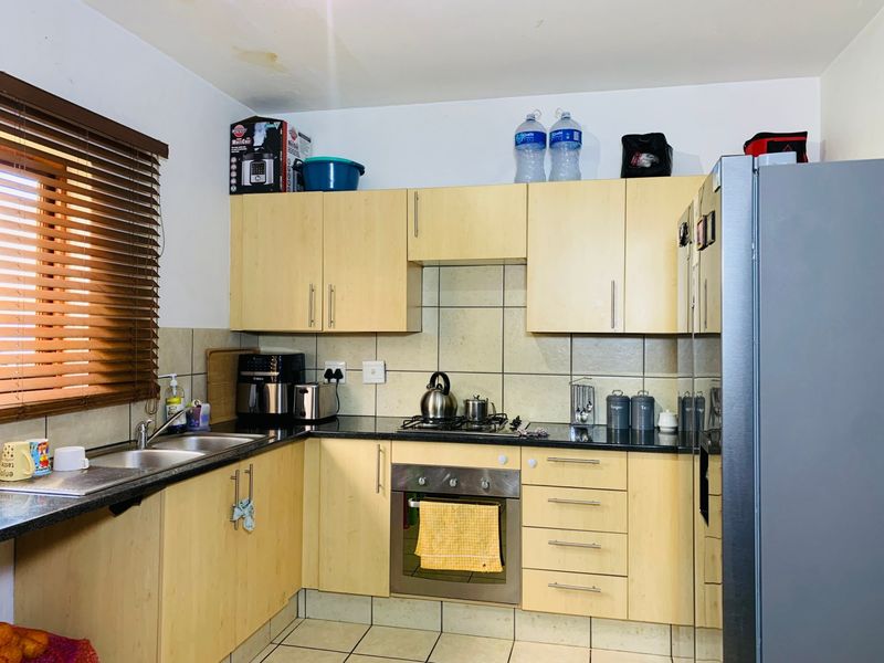 3 bedroom, 2 Bathroom For Sale in Theresapark, Akasia - Photo 3