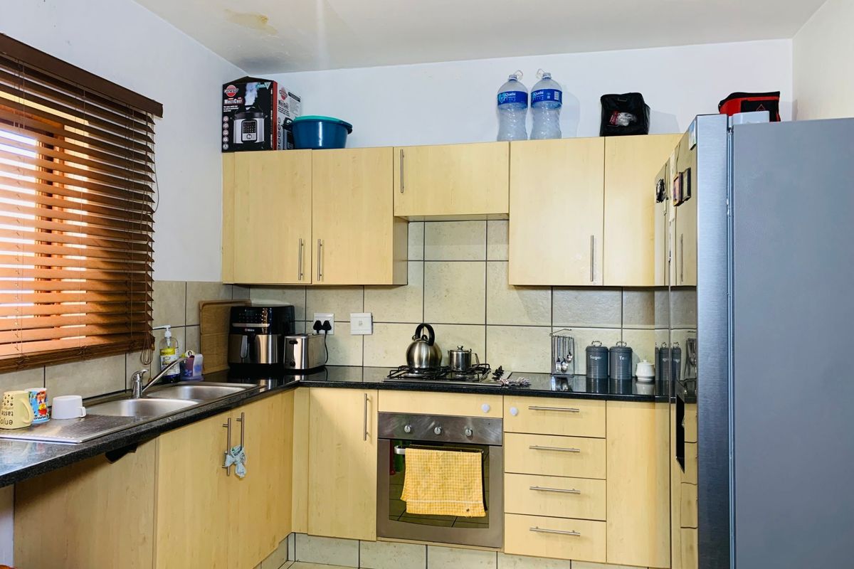 3 bedroom, 2 Bathroom For Sale in Theresapark, Akasia - Photo 3