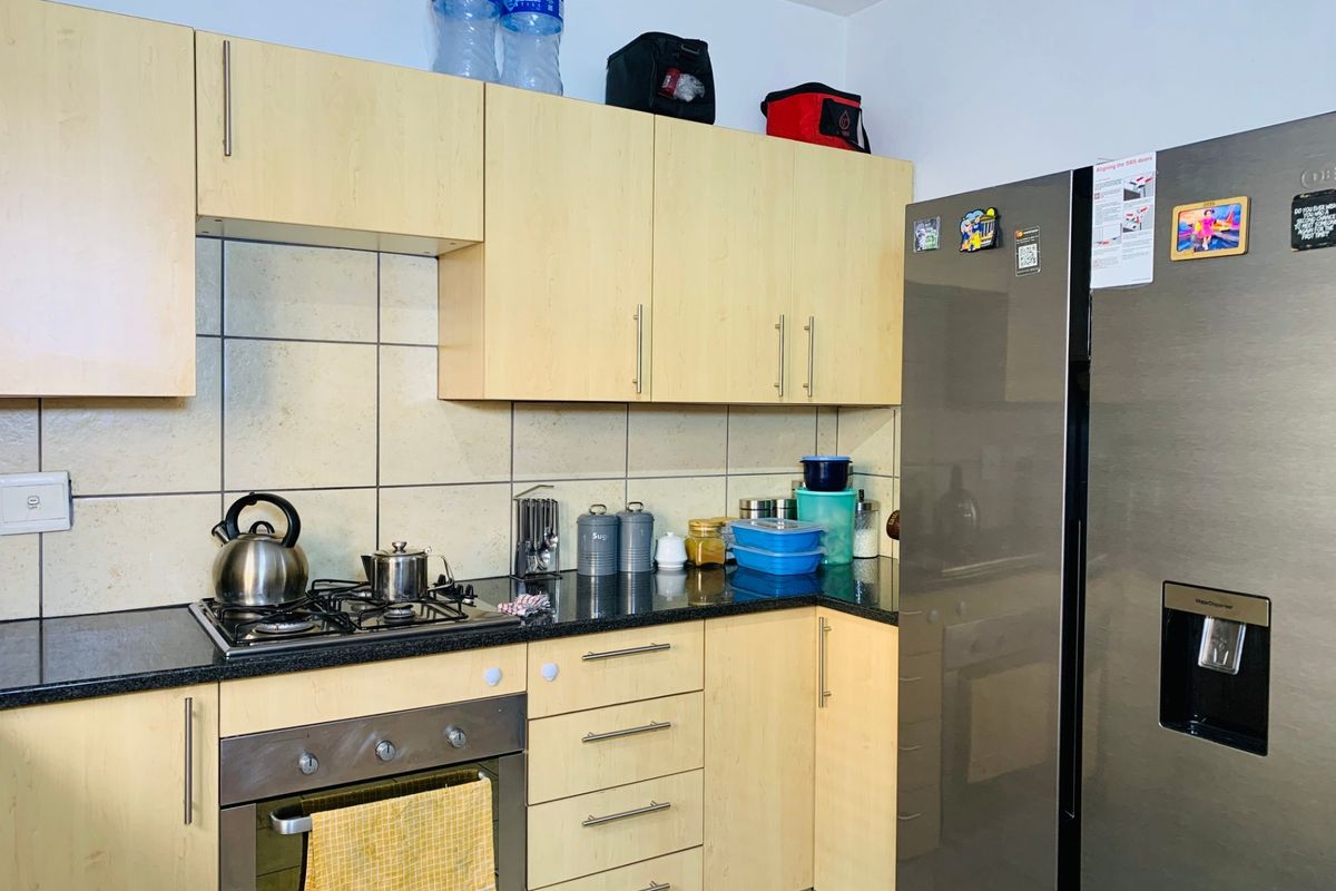 3 bedroom, 2 Bathroom For Sale in Theresapark, Akasia - Photo 4