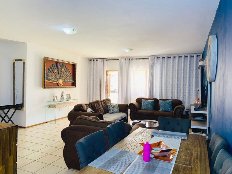 3 bedroom, 2 Bathroom For Sale in Theresapark, Akasia - Photo 6