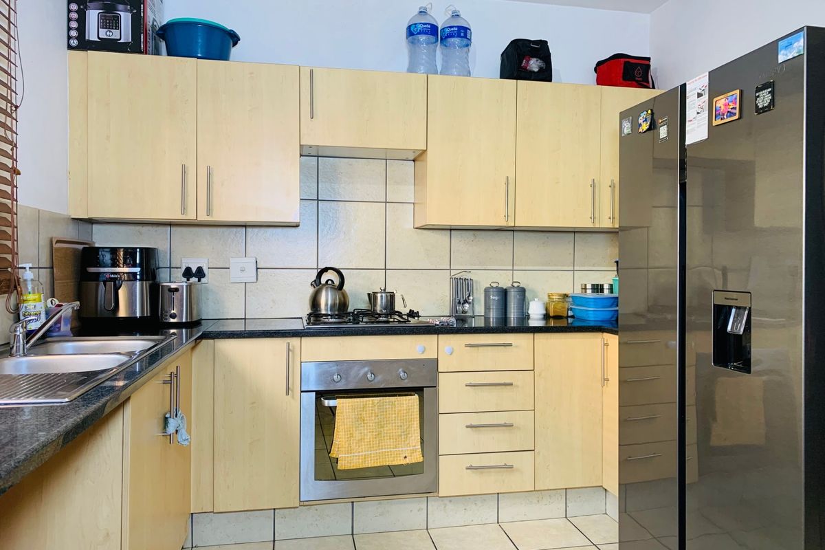 3 bedroom, 2 Bathroom For Sale in Theresapark, Akasia - Photo 5