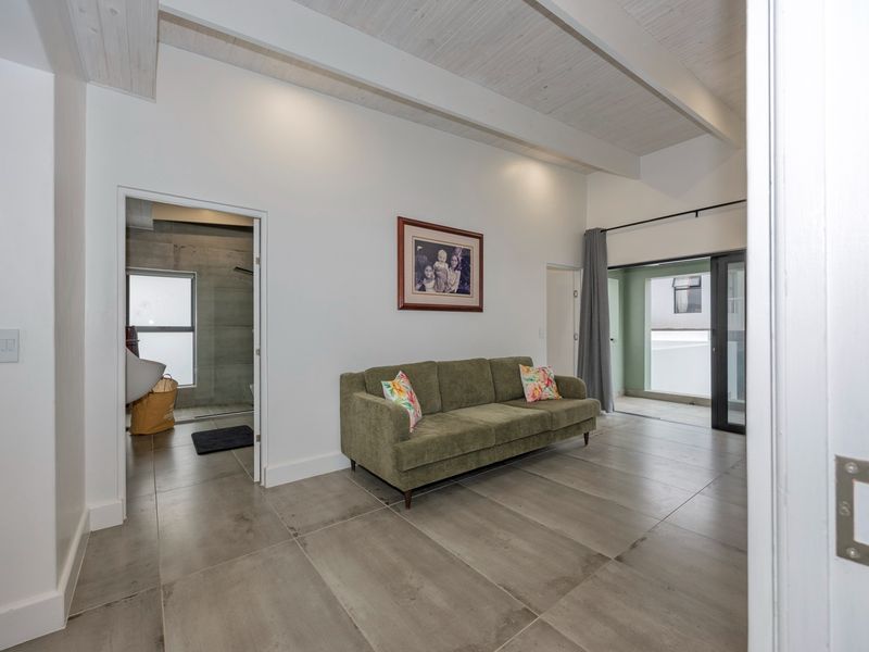 Contemporary Calypso Living, Made for the West Coast - Photo 9