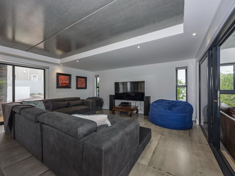 Contemporary Calypso Living, Made for the West Coast - Photo 3