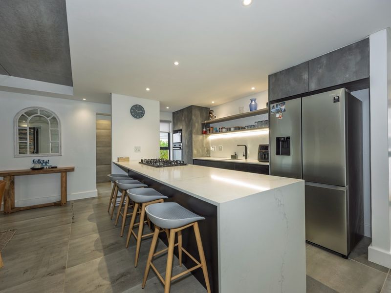 Contemporary Calypso Living, Made for the West Coast - Photo 4