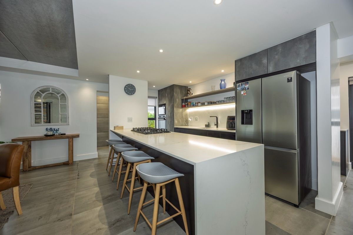 Contemporary Calypso Living, Made for the West Coast - Photo 4