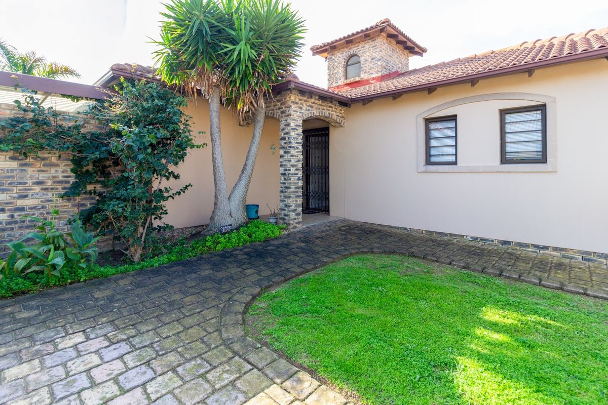 3 Bedroom Family Home for Sale in Casa d'Oro Estate, Summerstrand - Photo 3