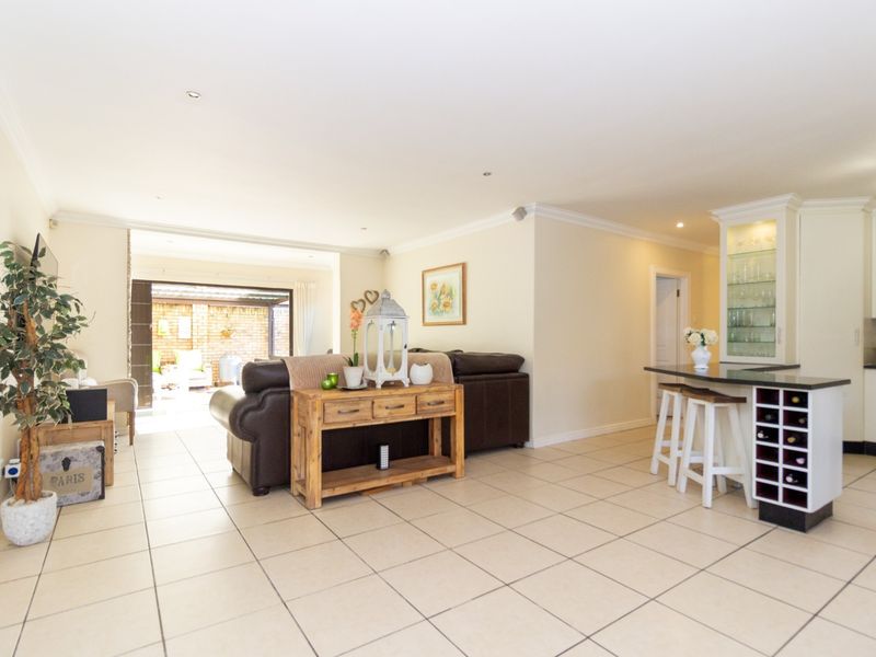 3 Bedroom Family Home for Sale in Casa d'Oro Estate, Summerstrand - Photo 6