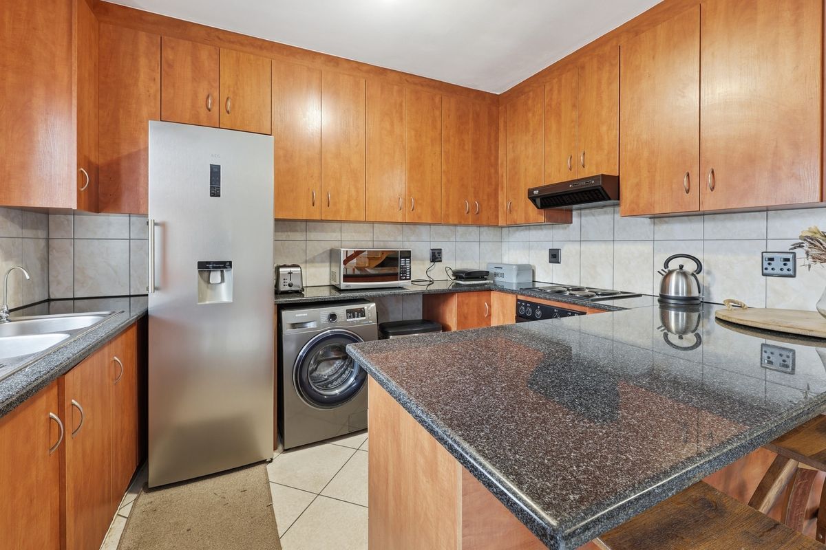 3 Bedroom Apartment For Sale in Stellenbosch - Photo 3