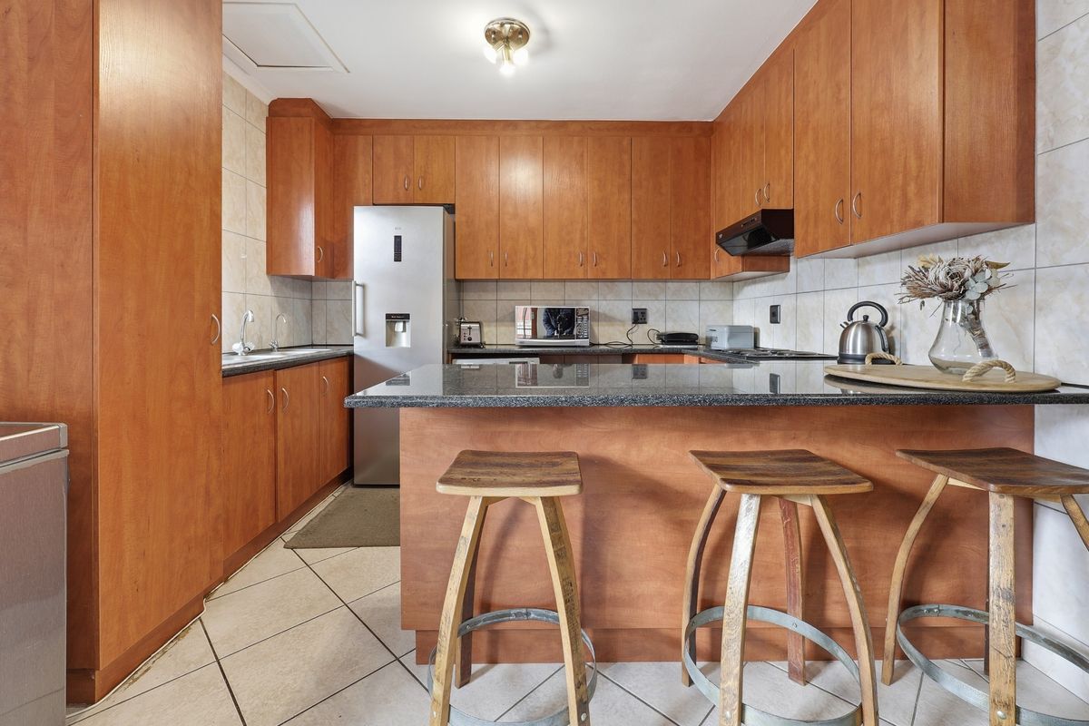 3 Bedroom Apartment For Sale in Stellenbosch - Photo 2