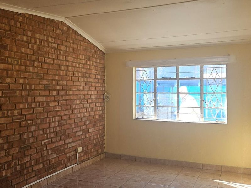 Neat Rental Property in Beaconsfield - Photo 4