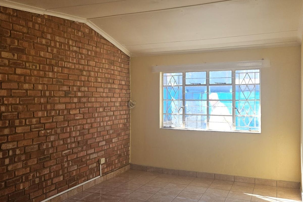 Neat Rental Property in Beaconsfield - Photo 4