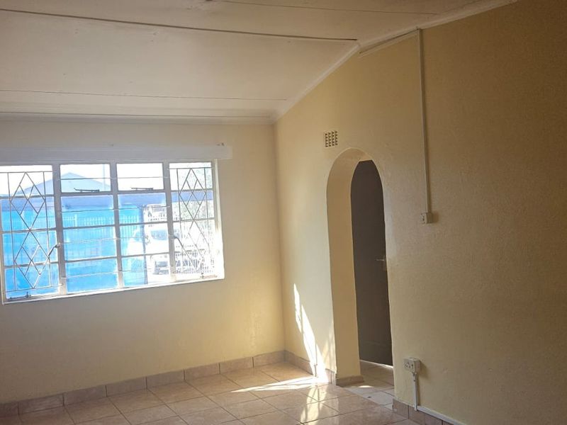 Neat Rental Property in Beaconsfield - Photo 2