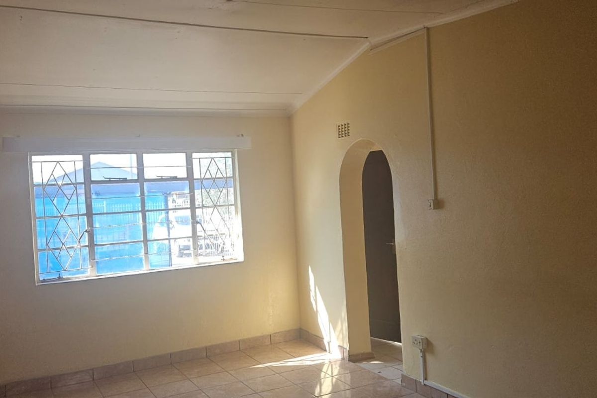 Neat Rental Property in Beaconsfield - Photo 2