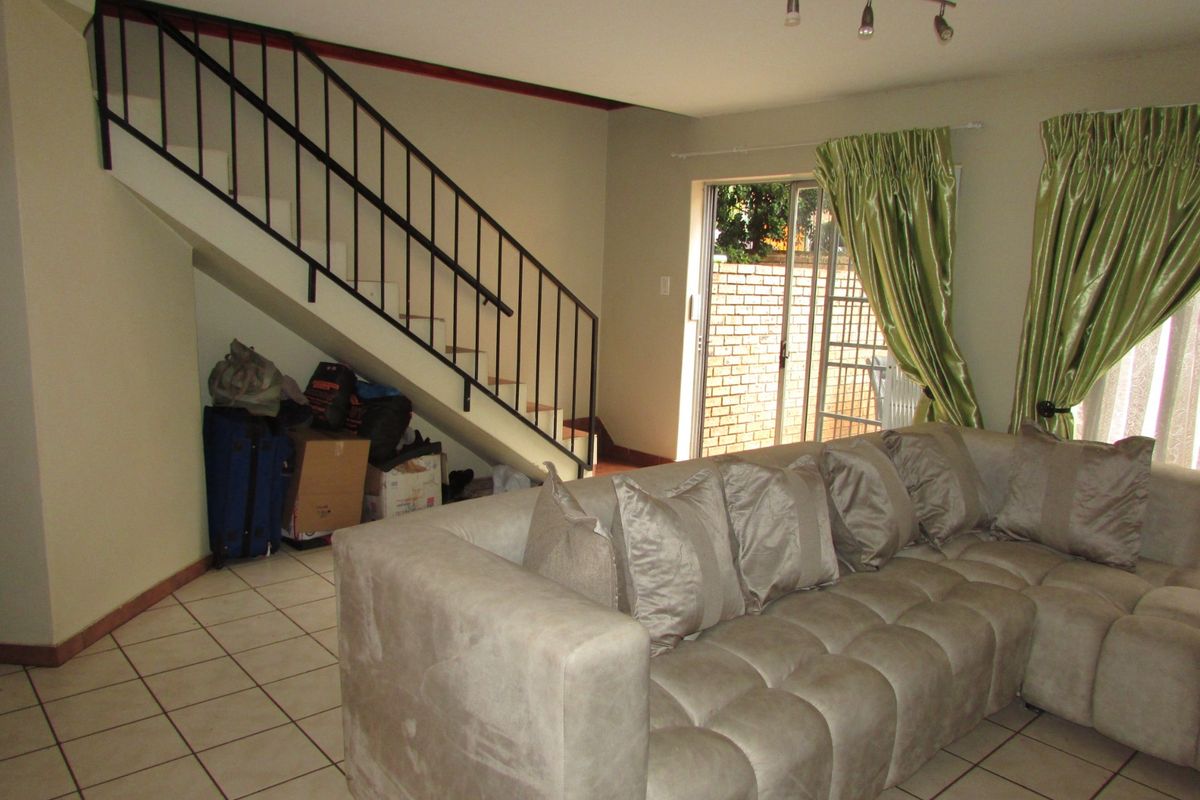 Spacious Duplex Apartment - Photo 4