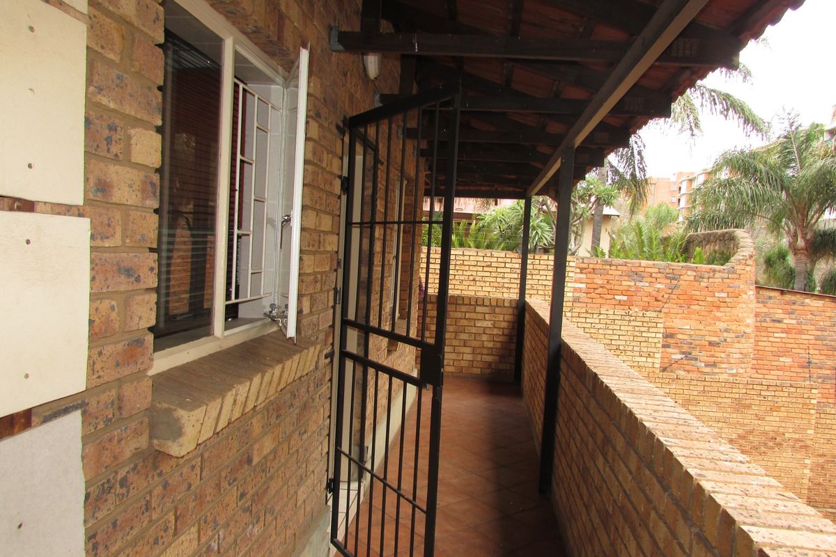Spacious Duplex Apartment - Photo 2