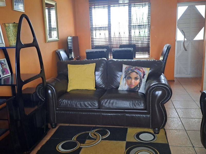 House For Sale in Tuscany Glen, Blue Downs - Photo 2
