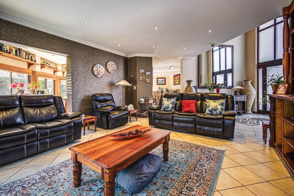 House For Sale in Glen Erasmia Boulevard - Photo 2