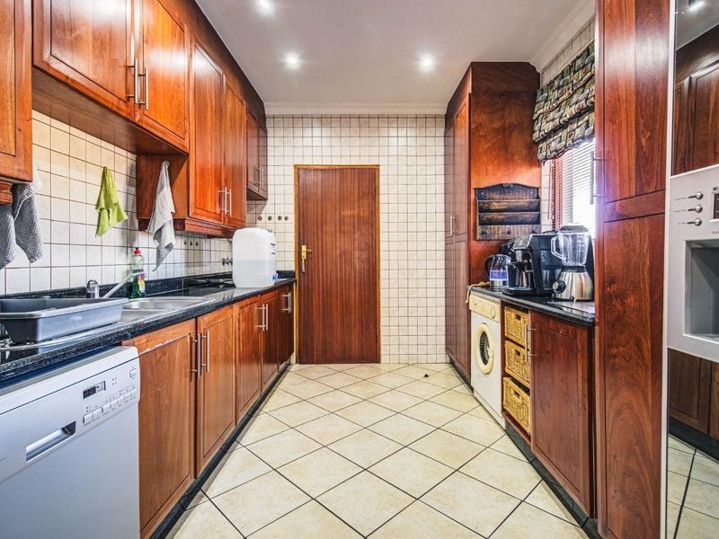House For Sale in Glen Erasmia Boulevard - Photo 8