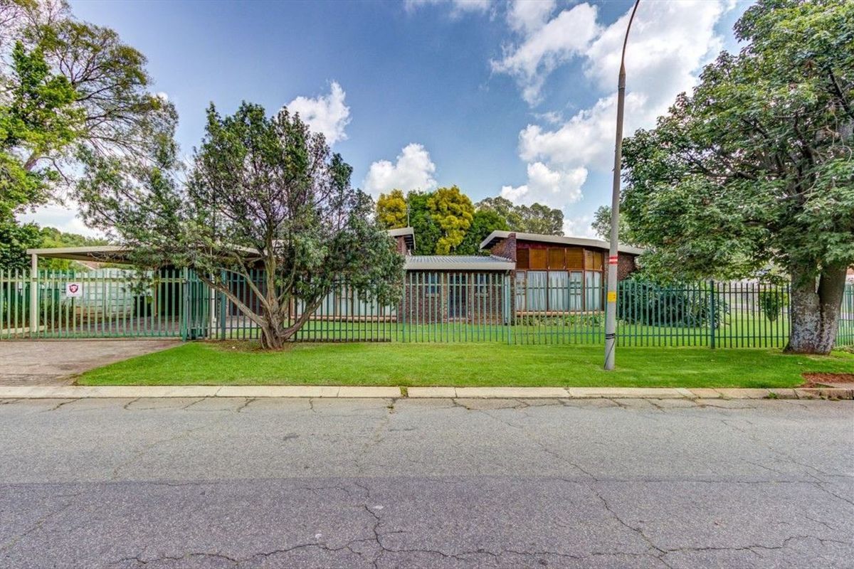 House For Sale in Glen Marais, Kempton Park - Photo 2