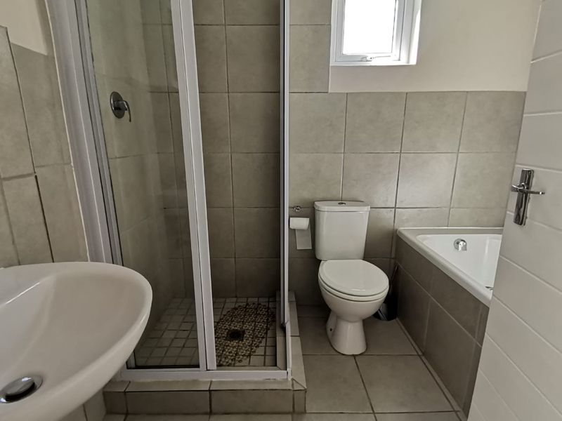 Modern 2-Bedroom Apartment To Rent in Bergendal Country Villas, Paarl - Photo 7