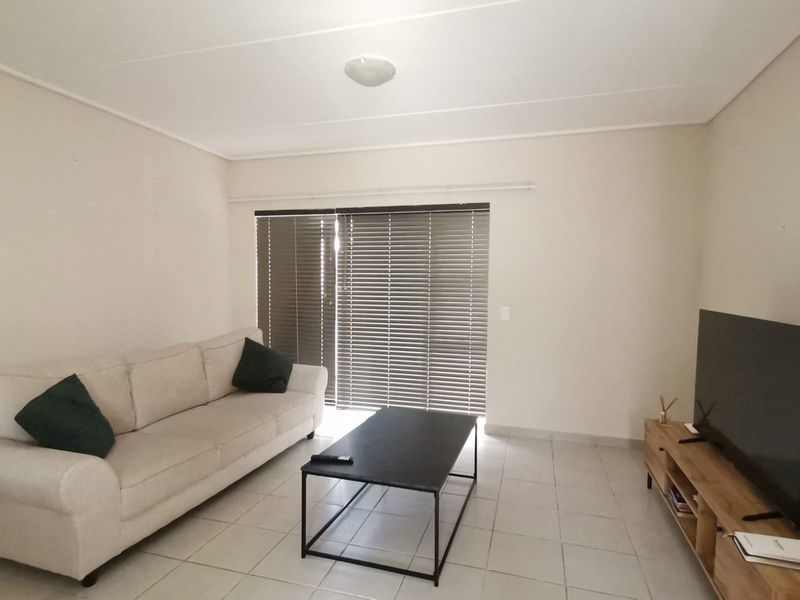 Modern 2-Bedroom Apartment To Rent in Bergendal Country Villas, Paarl - Photo 2