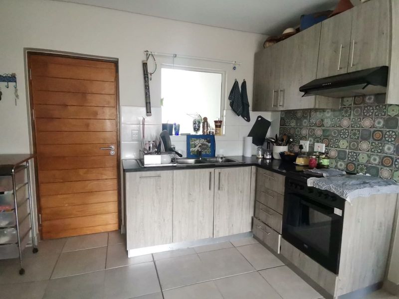 Modern 2-Bedroom Apartment To Rent in Bergendal Country Villas, Paarl - Photo 3