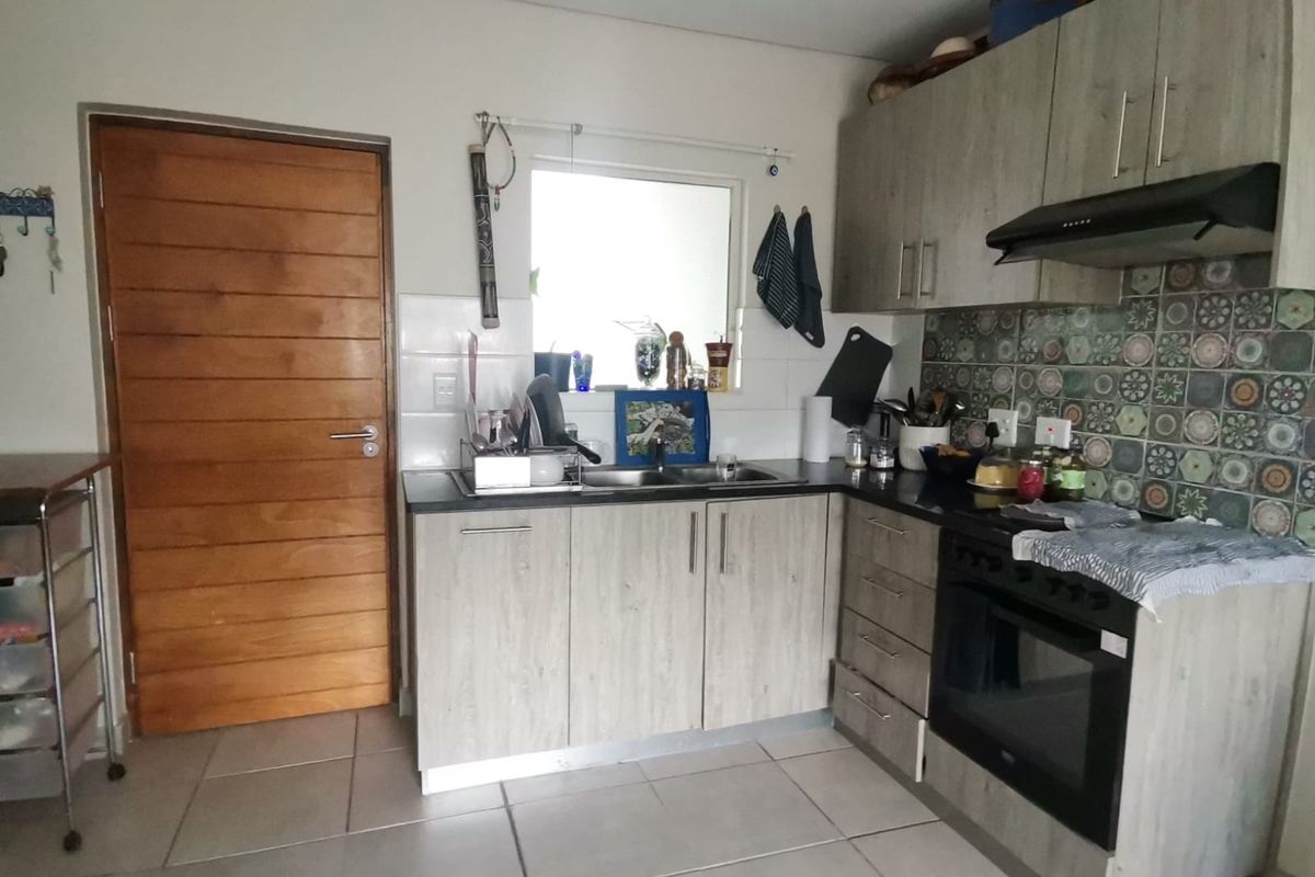 Modern 2-Bedroom Apartment To Rent in Bergendal Country Villas, Paarl - Photo 3