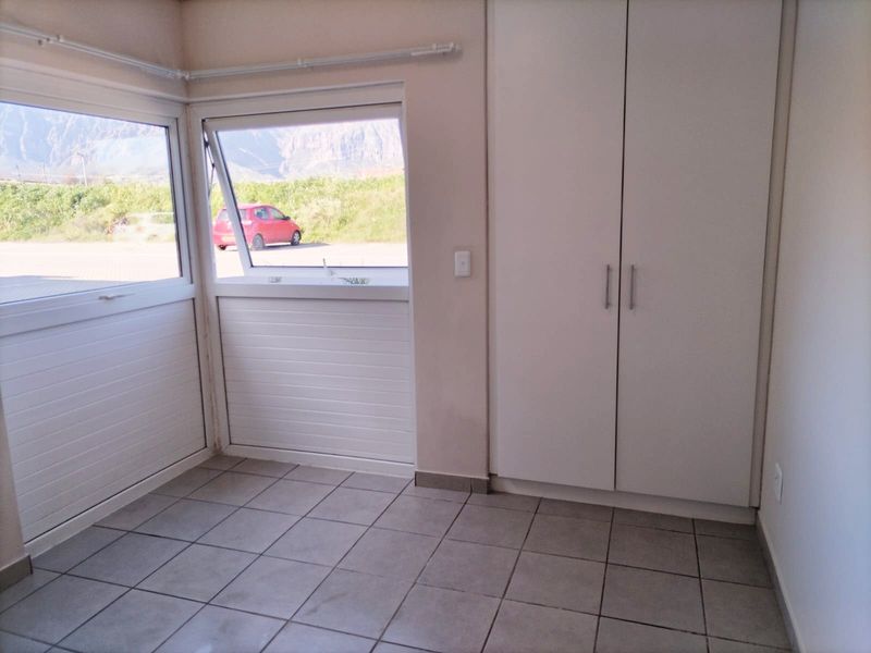 Modern 2-Bedroom Apartment To Rent in Bergendal Country Villas, Paarl - Photo 5
