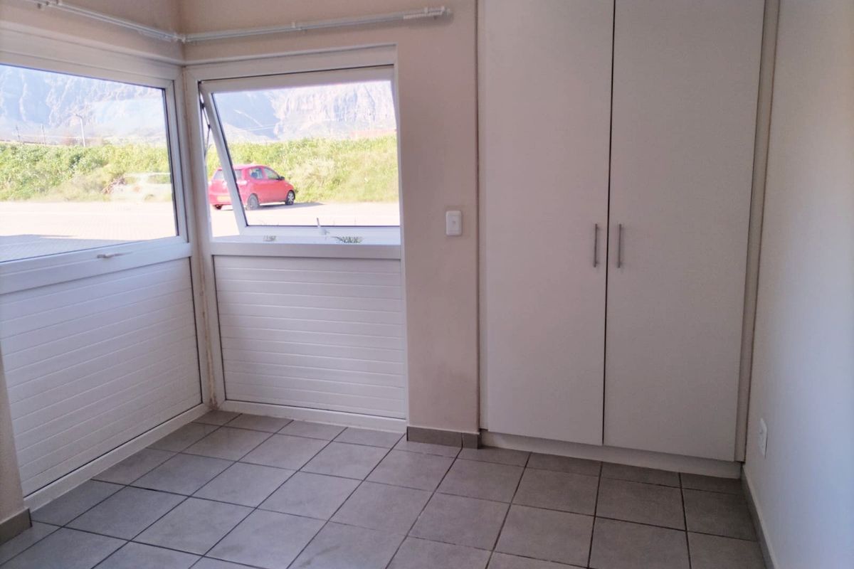 Modern 2-Bedroom Apartment To Rent in Bergendal Country Villas, Paarl - Photo 5