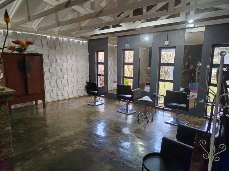 Upmarket Commercial Property for Sale In Flamwood - Photo 7