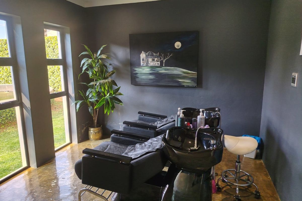 Upmarket Commercial Property for Sale In Flamwood - Photo 3