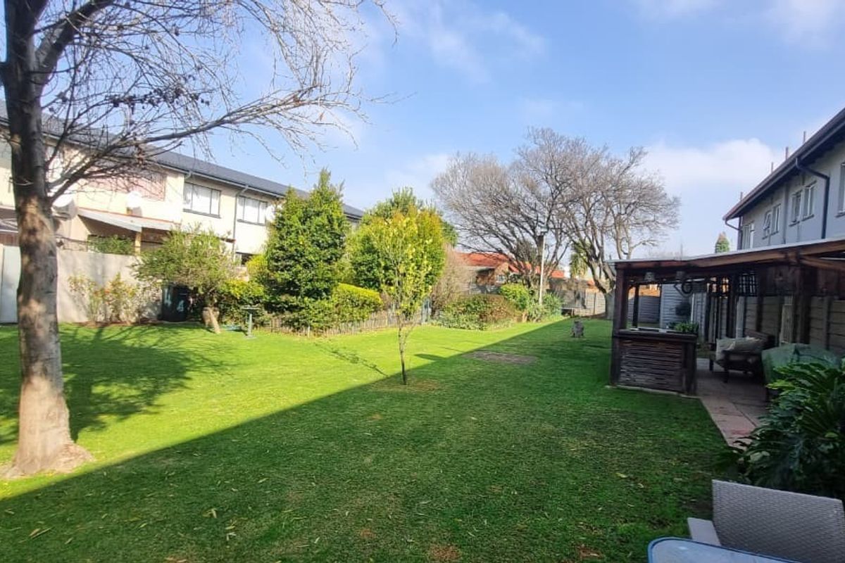 Pet Friendly Duplex in sought after area.  For Sale in Beyers Park, Boksburg - Photo 4
