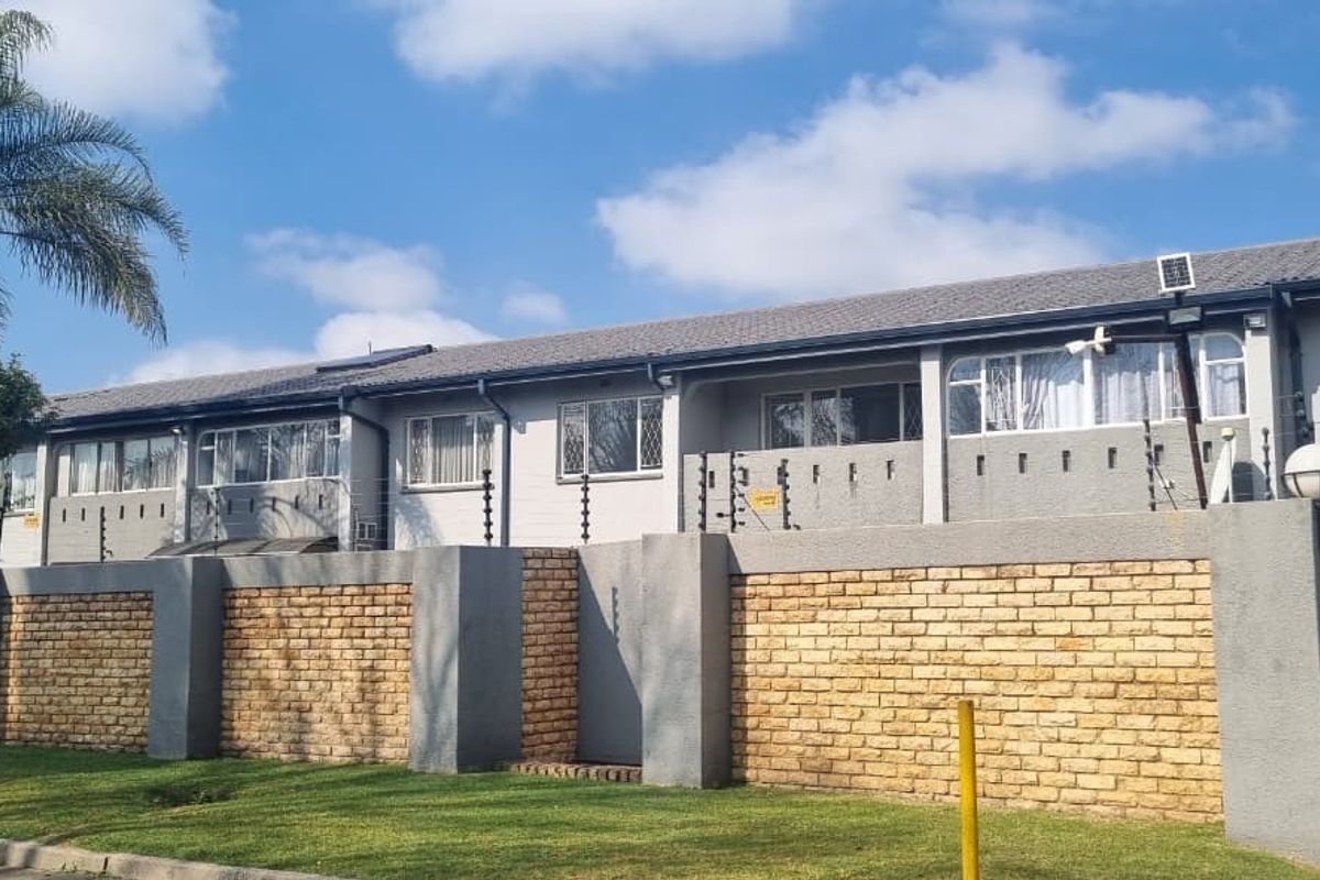Pet Friendly Duplex in sought after area.  For Sale in Beyers Park, Boksburg - Photo 2