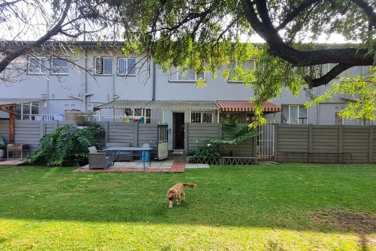 Pet Friendly Duplex in sought after area.  For Sale in Beyers Park, Boksburg - Photo 5