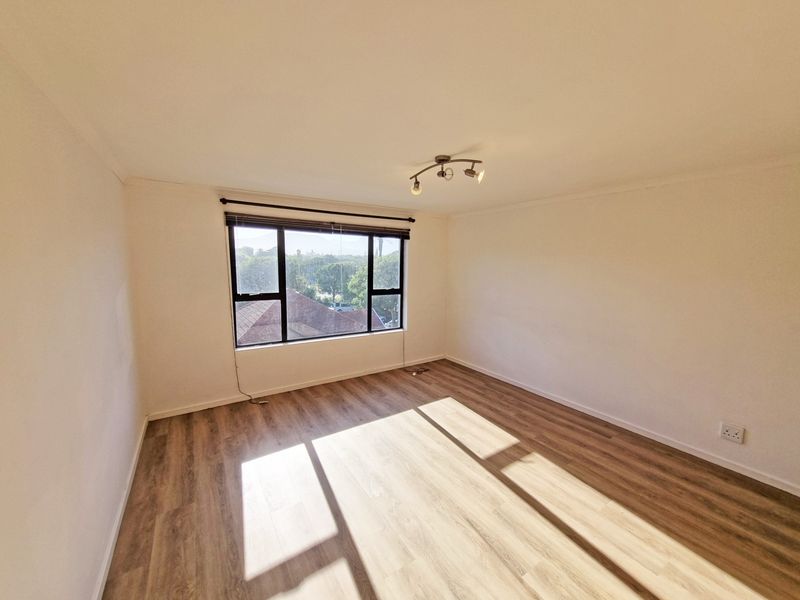 Spacious 1 Bed Duplex Apartment with Balcony and Views | Secure Parking | Bergvliet - Photo 10