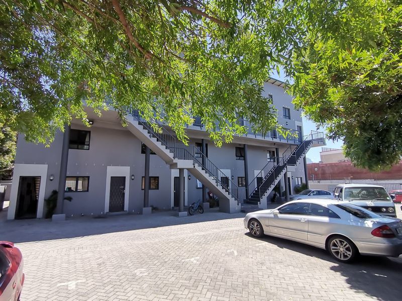 Spacious 1 Bed Duplex Apartment with Balcony and Views | Secure Parking | Bergvliet - Photo 1