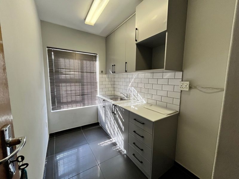 1,067m2 Warehouse, Office Facility TO LET | Everite Industrial | Brackenfell - Photo 10