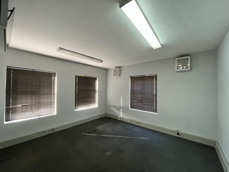 1,067m2 Warehouse, Office Facility TO LET | Everite Industrial | Brackenfell - Photo 9