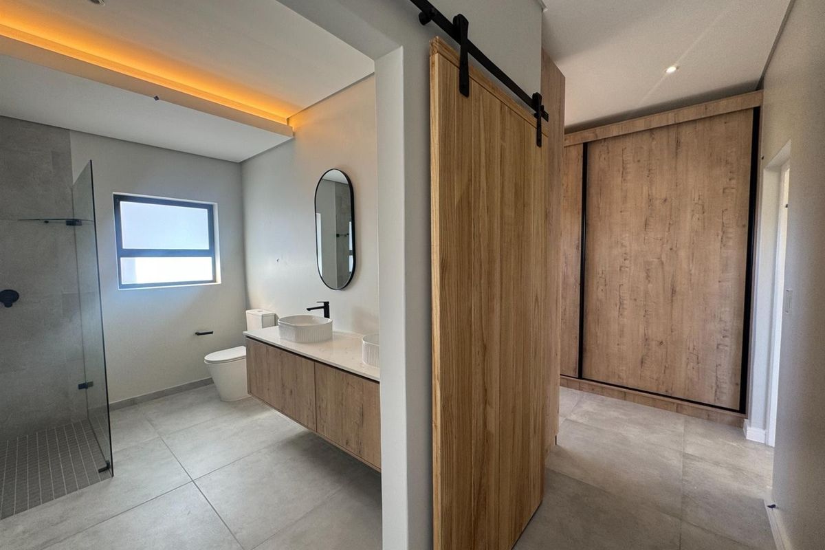Stylish Modern Homer For Sale in Langebaan Country Estate, Langebaan - Photo 5