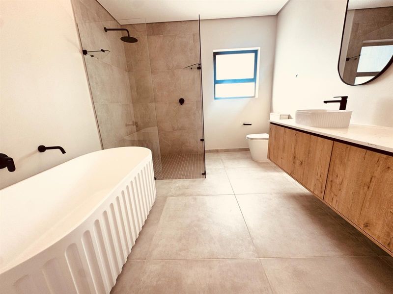 Stylish Modern Homer For Sale in Langebaan Country Estate, Langebaan - Photo 4