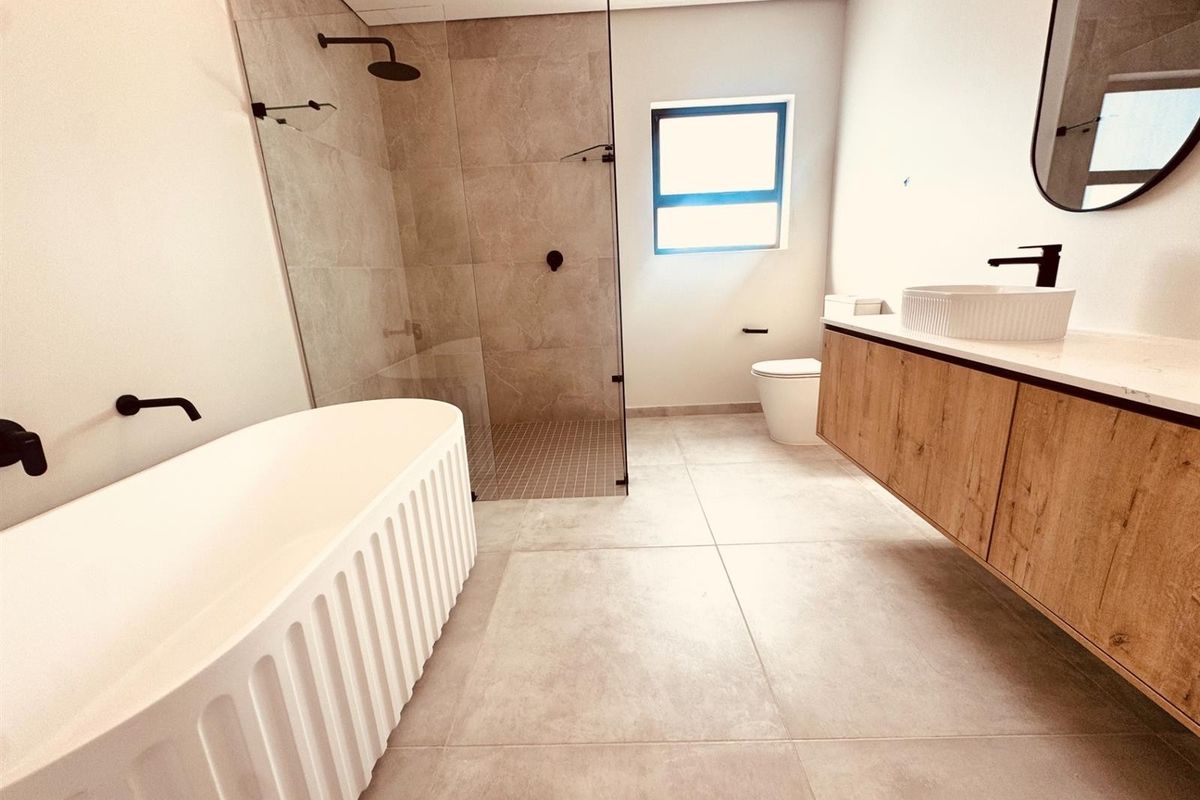 Stylish Modern Homer For Sale in Langebaan Country Estate, Langebaan - Photo 4