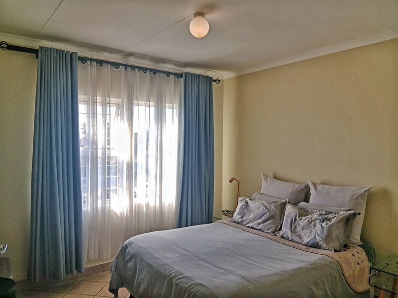 Modern 2 Bedroom Townhouse For Sale in Annlin, Pretoria - Photo 9