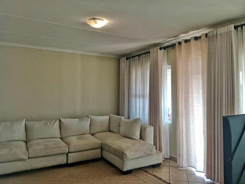 Modern 2 Bedroom Townhouse For Sale in Annlin, Pretoria - Photo 2