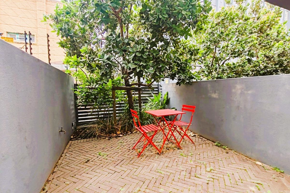 Investment Opportunity - Ground Floor Studio Apartment for Sale in Woodstock - Photo 2