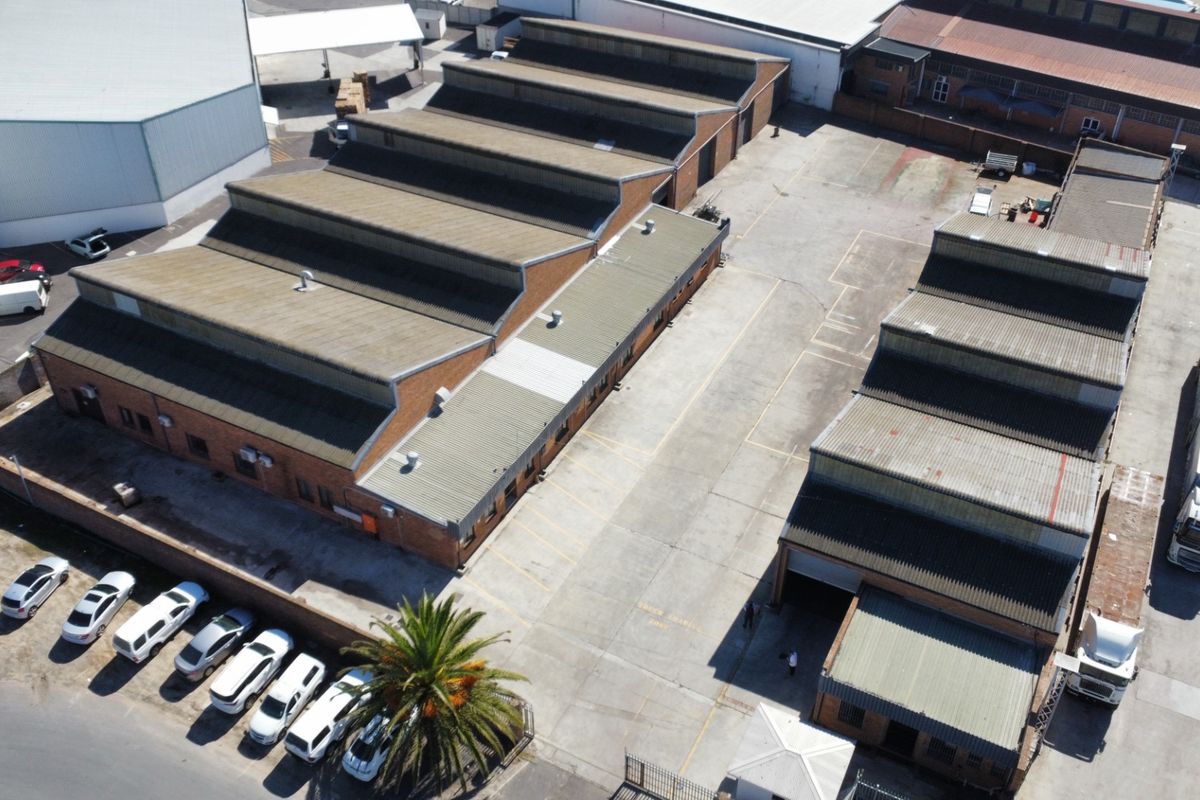 Neat and Secure 2500m2  Industrial Warehouse with Large Yard To Let Montague Gardens, Cape Town - Photo 3