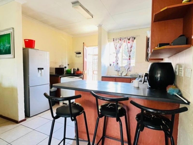 3Bed House For Sale in Heuwelsig Estate, Centurion - Photo 7